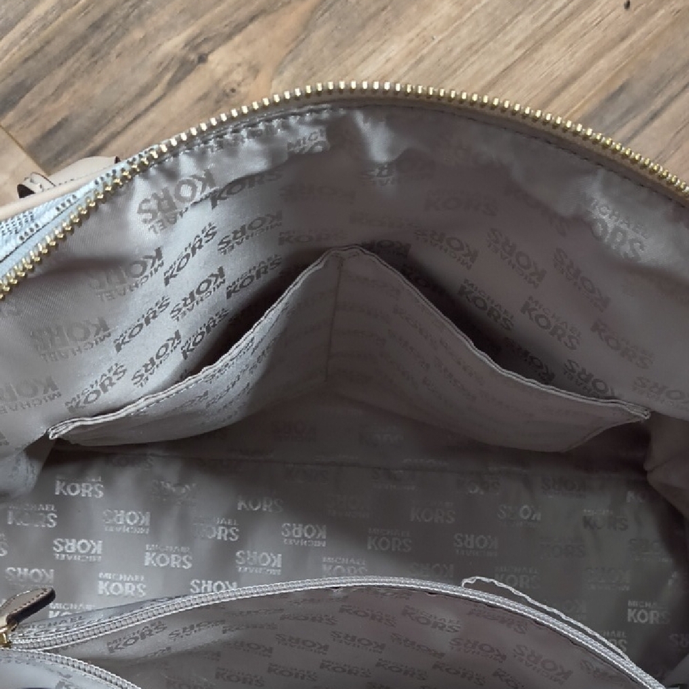 Michael Kors Beige Shoulder Bag - Picture 8 of 17